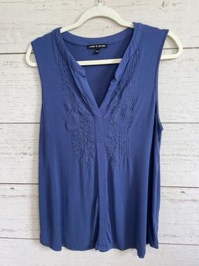 Cable & Gauge Sleeveless Blue Top with Embroidered Detail, size XL